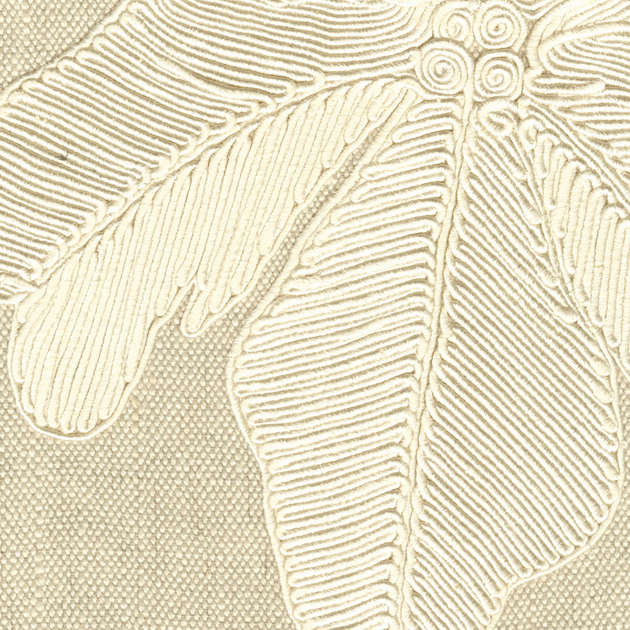 Élitis Asvata — Une majesté ravivée 74% LI 26% VI on non woven backing wallpaper in Une majesté ravivée