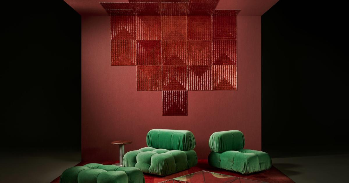 Arte Cornice — Garnet wallpaper detail