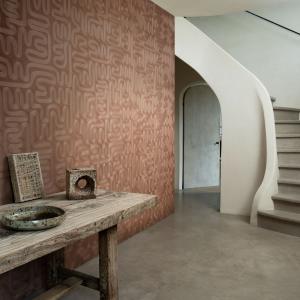 Arte Sarana — Mahogany wallpaper detail