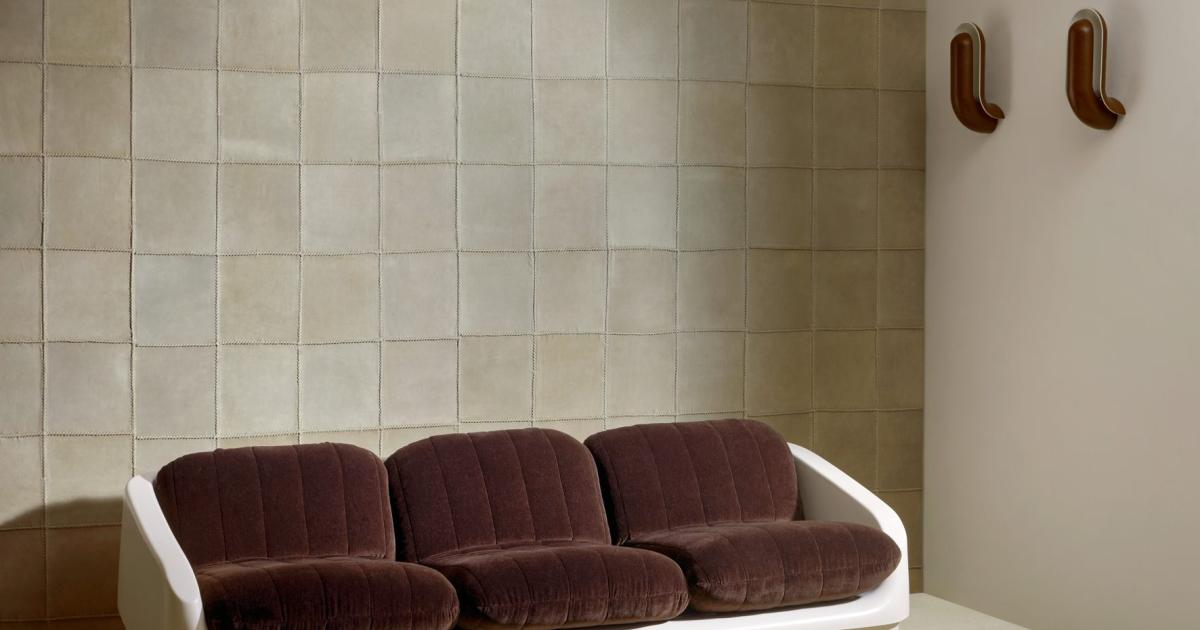 Arte Reliure — Greige wallpaper detail